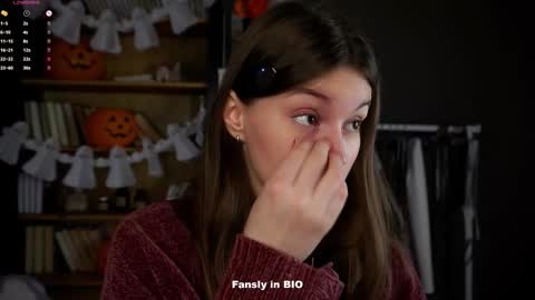 Snapshot of aislyfarran chatting on 10/29/25, 01:08 Aliza online show from 10/29/25, 01:08