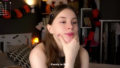 Snapshot of aislyfarran chatting on 10/31/25, 01:17 Aliza online show from 10/31/25, 01:17