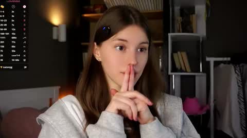 Snapshot of aislyfarran chatting on 11/02/25, 01:08 Aliza online show from 11/02/25, 01:08