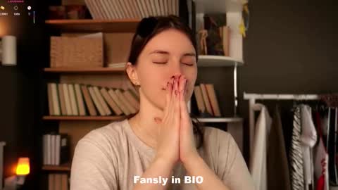 Snapshot of aislyfarran chatting on 11/04/25, 01:05 Aliza online show from 11/04/25, 01:05