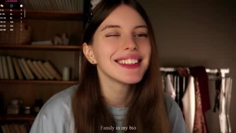 Snapshot of aislyfarran chatting on 11/08/25, 01:17 Aliza online show from 11/08/25, 01:17