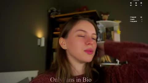 Snapshot of aislyfarran chatting on 11/25/25, 01:16 Aliza online show from 11/25/25, 01:16