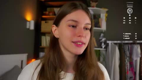 Snapshot of aislyfarran chatting on 11/29/25, 01:19 Aliza online show from 11/29/25, 01:19