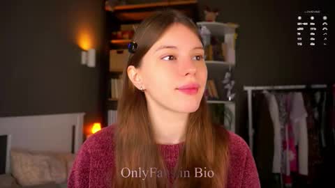 Snapshot of aislyfarran chatting on 12/02/25, 01:33 Aliza online show from 12/02/25, 01:33