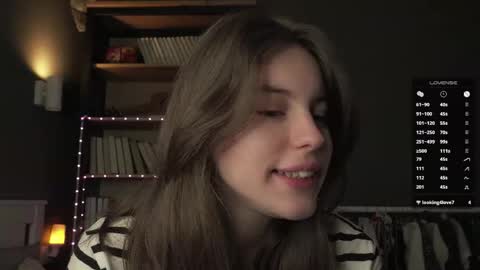 Snapshot of aislyfarran chatting on 05/17/26, 02:31 Aliza online show from 05/17/26, 02:31