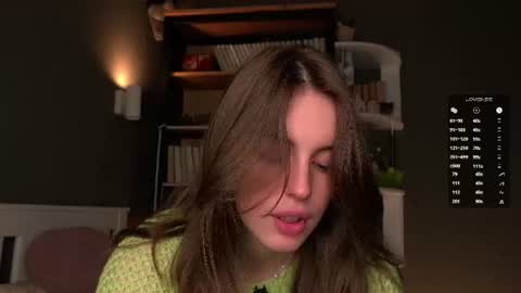 Snapshot of aislyfarran chatting on 06/09/26, 01:17 Aliza online show from 06/09/26, 01:17