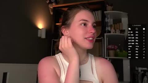Snapshot of aislyfarran chatting on 06/11/26, 01:38 Aliza online show from 06/11/26, 01:38