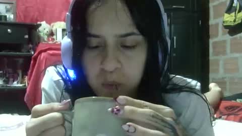Snapshot of aitana23_ chatting on 10/18/25, 12:02 aiti online show from 10/18/25, 12:02