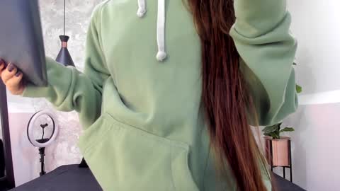 little aitana  online show from 01/04/25, 03:17