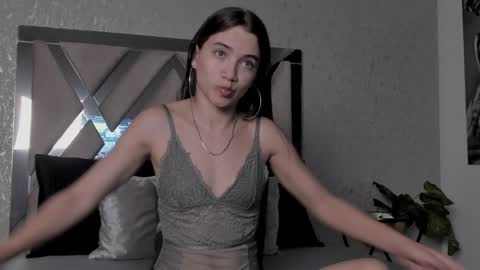 little aitana  online show from 01/29/25, 12:45