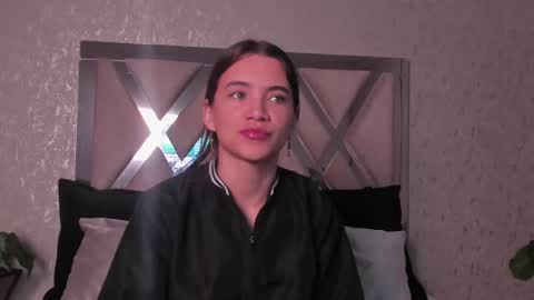 little aitana  online show from 02/11/25, 01:51