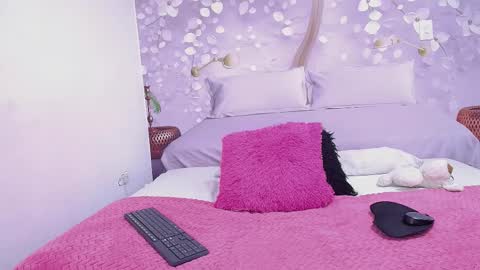 Snapshot of aixa_06 chatting on 03/20/26, 02:11 AIXA online show from 03/20/26, 02:11