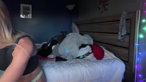 Snapshot of ajmiller25 chatting on 04/24/26, 02:36 AJ online show from 04/24/26, 02:36