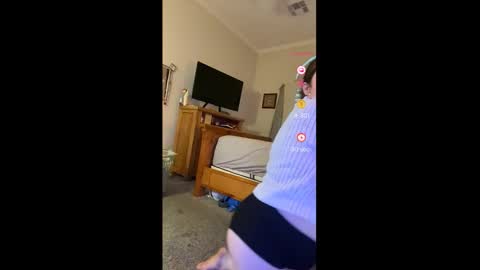 Snapshot of ajsquirts chatting on 10/31/25, 03:46 ajsquirts online show from 10/31/25, 03:46