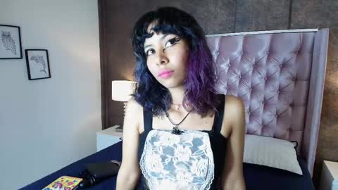 A K A N E  U W U online show from 02/18/25, 12:49