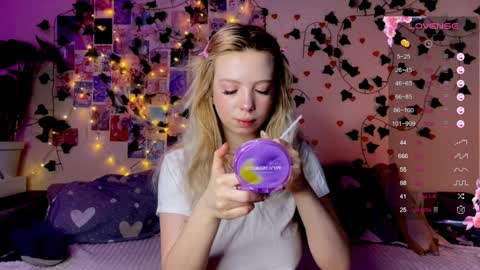 Snapshot of akari_moon3 chatting on 04/11/26, 03:33 Akari online show from 04/11/26, 03:33