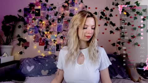 Snapshot of akari_moon3 chatting on 04/11/26, 07:45 Akari online show from 04/11/26, 07:45