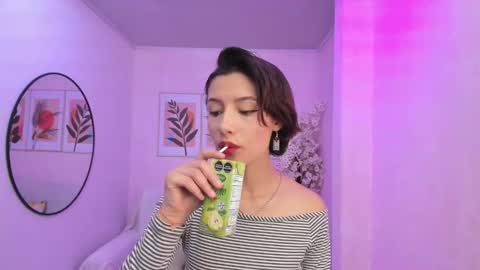 Snapshot of akaza_hakuji_ chatting on 02/07/25, 12:39 Azaka online show from 02/07/25, 12:39