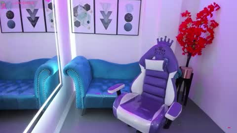 Snapshot of akaza_hakuji_ chatting on 09/20/25, 12:17 Azaka online show from 09/20/25, 12:17