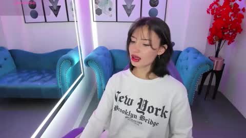 Snapshot of akaza_hakuji_ chatting on 10/06/25, 12:35 Azaka online show from 10/06/25, 12:35