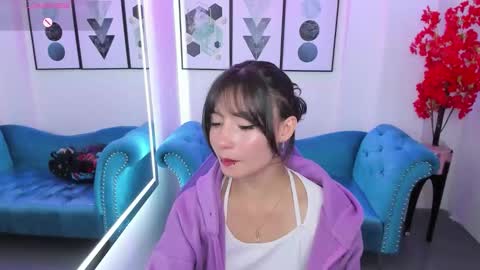 Snapshot of akaza_hakuji_ chatting on 10/10/25, 01:10 Azaka online show from 10/10/25, 01:10