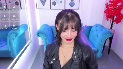 Snapshot of akaza_hakuji_ chatting on 11/04/25, 12:37 Azaka online show from 11/04/25, 12:37