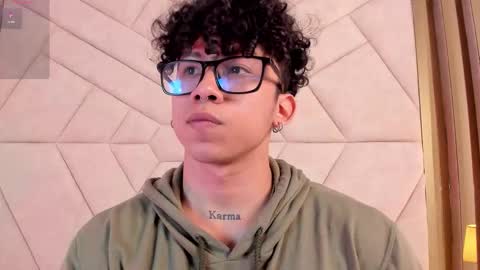 Snapshot of akazaboy chatting on 10/20/25, 04:24 akazaboy online show from 10/20/25, 04:24