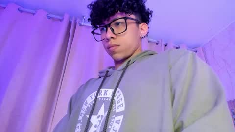 akazaboy online show from 12/21/25, 04:30