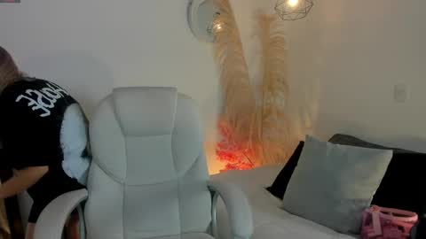 Snapshot of akemi__ chatting on 04/23/26, 01:57 Abby Angel online show from 04/23/26, 01:57
