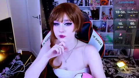 Snapshot of aki__ra chatting on 03/18/26, 12:03 Aki online show from 03/18/26, 12:03