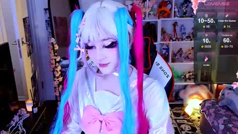 Snapshot of aki__ra chatting on 03/28/26, 10:42 Aki online show from 03/28/26, 10:42