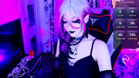 Snapshot of aki__ra chatting on 04/21/26, 01:29 Aki online show from 04/21/26, 01:29