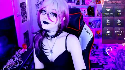 Snapshot of aki__ra chatting on 04/21/26, 02:51 Aki online show from 04/21/26, 02:51