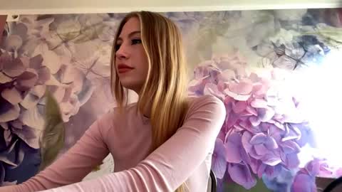 Snapshot of akilahsagaser chatting on 04/20/26, 01:03 Katy online show from 04/20/26, 01:03