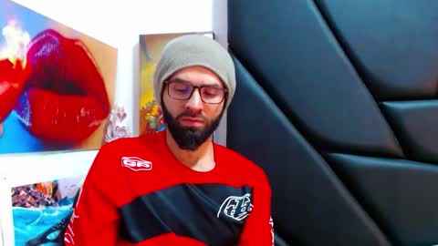 Snapshot of akiles_r chatting on 04/02/26, 10:51 akiles online show from 04/02/26, 10:51