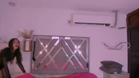 Snapshot of akira_hime chatting on 09/19/25, 04:25 Akira online show from 09/19/25, 04:25