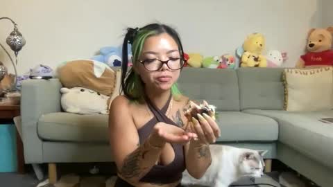 Snapshot of akirazayy chatting on 02/06/26, 03:33 Akira Zay online show from 02/06/26, 03:33