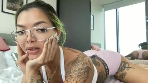 Snapshot of akirazayy chatting on 03/16/26, 05:02 Akira Zay online show from 03/16/26, 05:02