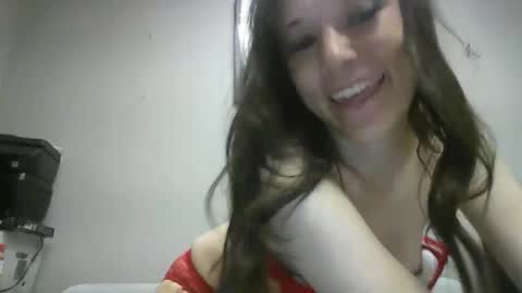 Snapshot of akizzy021 chatting on 05/18/26, 08:47 akizzy021 online show from 05/18/26, 08:47