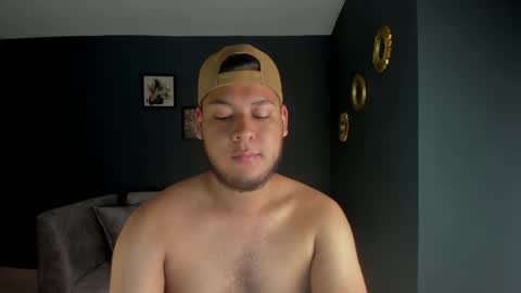 Snapshot of akon_2 chatting on 02/26/26, 10:42 Akoon online show from 02/26/26, 10:42