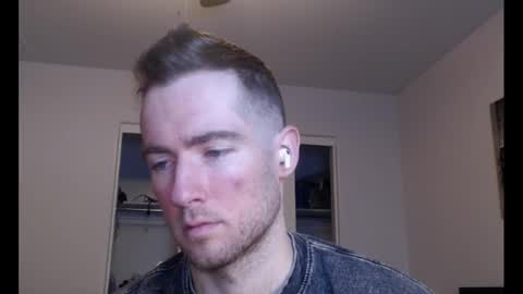 Snapshot of al3xzanderth3gr3at chatting on 11/05/25, 12:21 Alex online show from 11/05/25, 12:21