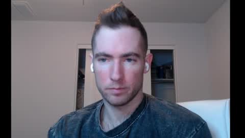 Snapshot of al3xzanderth3gr3at chatting on 11/27/25, 01:18 Alex online show from 11/27/25, 01:18