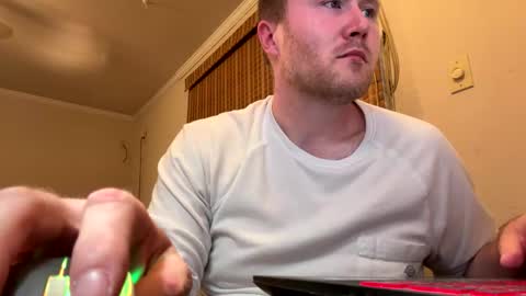 Snapshot of al4759 chatting on 11/21/25, 01:04 Al online show from 11/21/25, 01:04