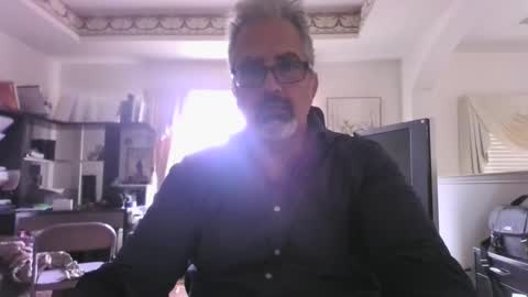 Snapshot of aladdin31673 chatting on 12/21/25, 05:20 aladdin31673 online show from 12/21/25, 05:20