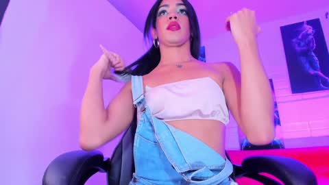 Snapshot of alahia__rodriguez chatting on 01/13/25, 06:05 Alahia Rodriguez online show from 01/13/25, 06:05