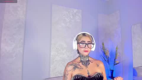 Snapshot of alahia_dangelo_ chatting on 07/11/26, 05:37 ALAHIA online show from 07/11/26, 05:37