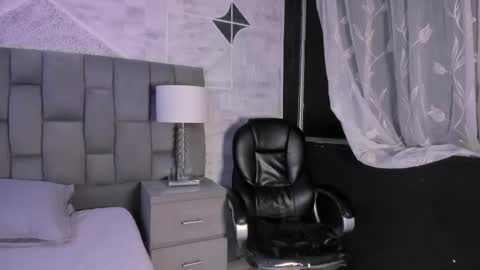 Snapshot of alahiaa1_ chatting on 09/13/25, 04:12 Alahia online show from 09/13/25, 04:12