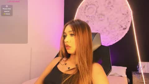 Snapshot of alahiaa1_ chatting on 10/16/25, 05:52 Alahia online show from 10/16/25, 05:52