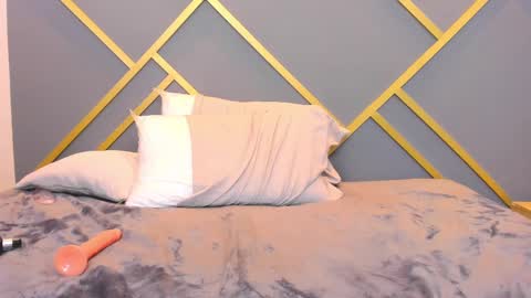 Snapshot of alaia_colins chatting on 02/26/25, 06:37 alaia_colins online show from 02/26/25, 06:37