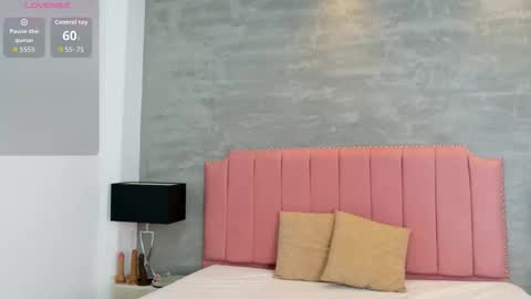 Snapshot of alaia_colins chatting on 02/27/26, 01:05 alaia_colins online show from 02/27/26, 01:05